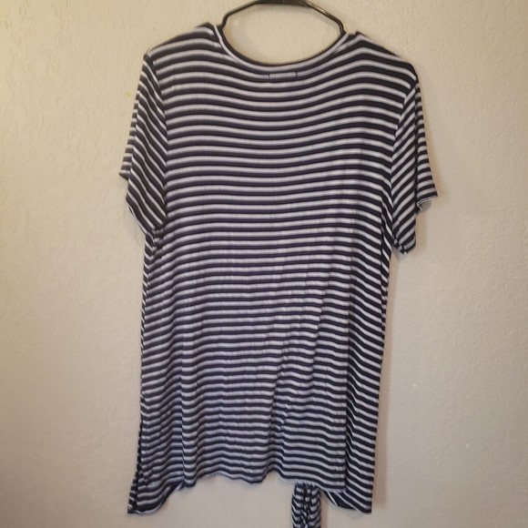 Loanna Blue & White Stripe Top Blouse Size 1X Side Tie at Bottom Short Sleeve - Picture 9 of 11